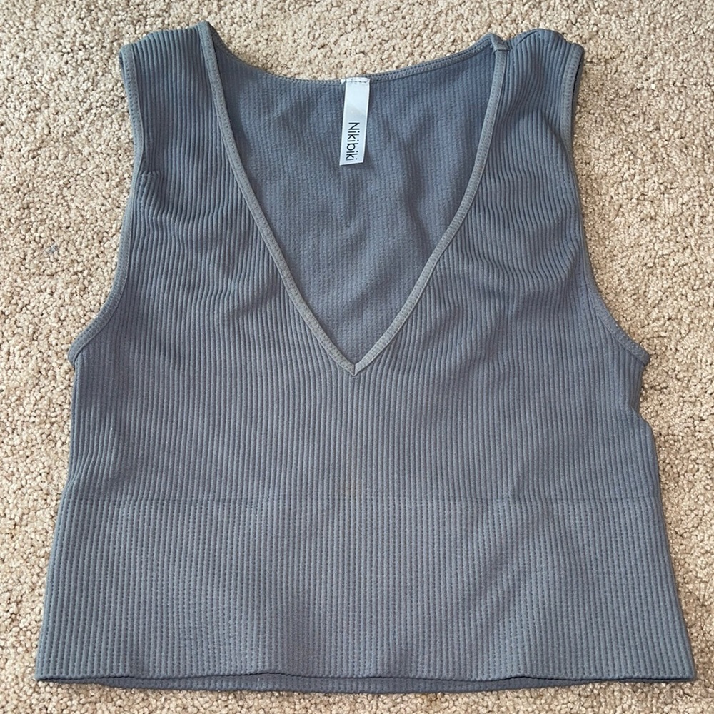 Gray top